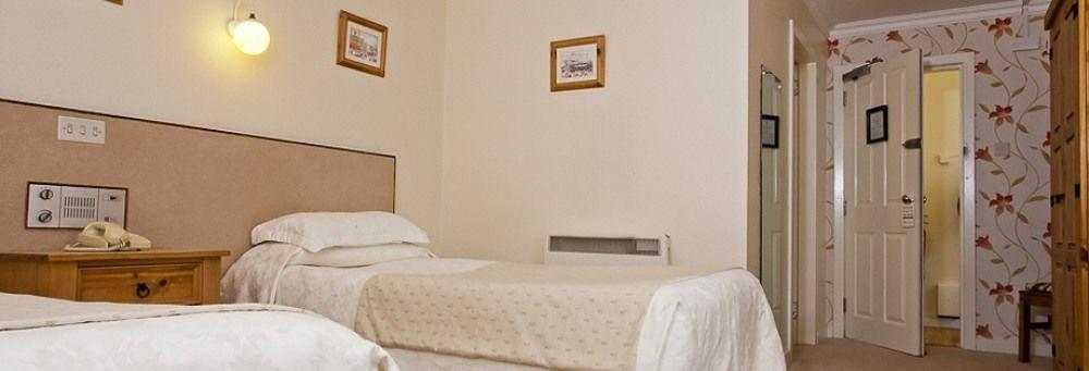 The Royal Hotel Tain Bagian luar foto