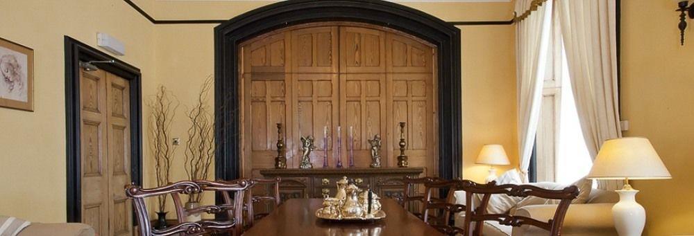 The Royal Hotel Tain Bagian luar foto