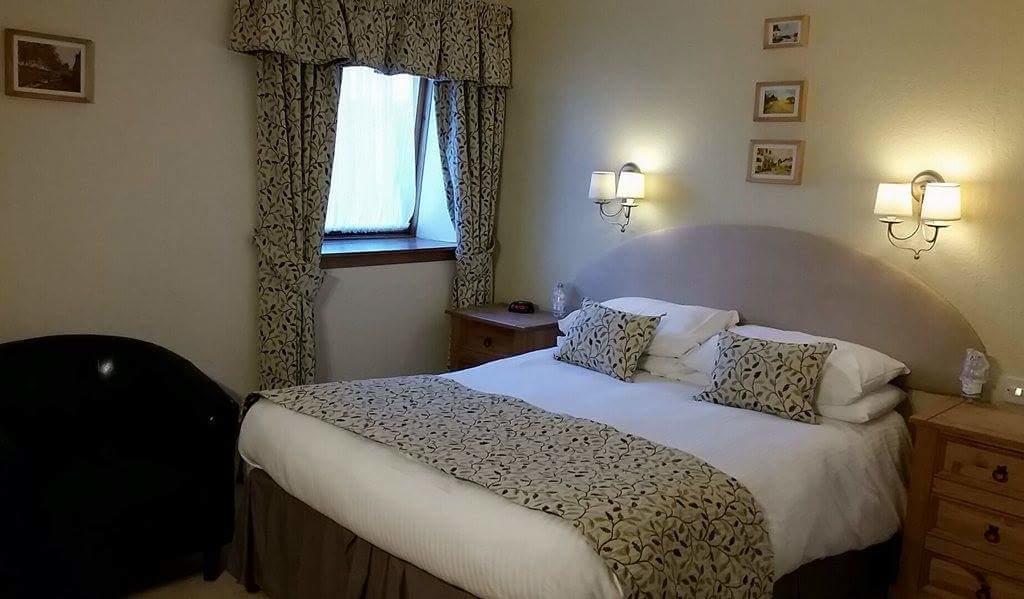 The Royal Hotel Tain Bagian luar foto