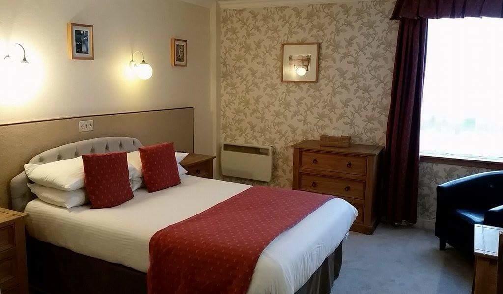 The Royal Hotel Tain Bagian luar foto