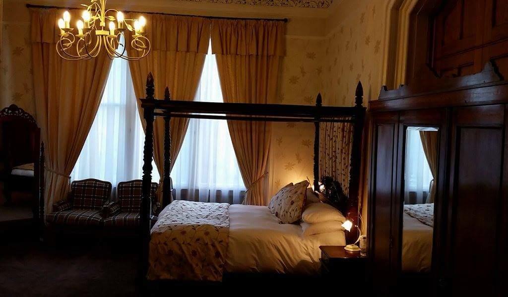The Royal Hotel Tain Bagian luar foto