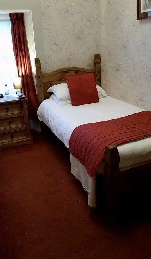 The Royal Hotel Tain Bagian luar foto