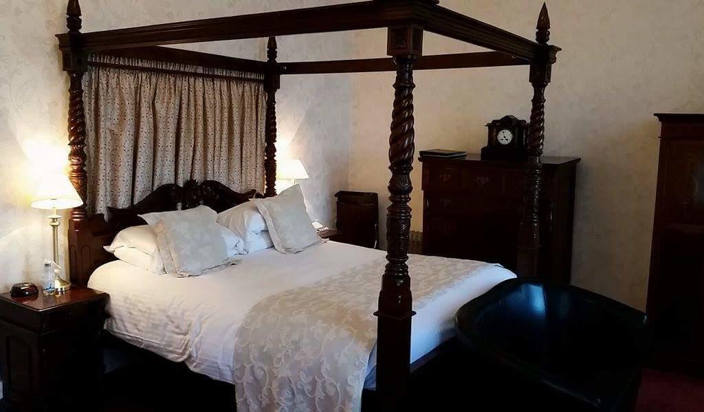 The Royal Hotel Tain Bagian luar foto