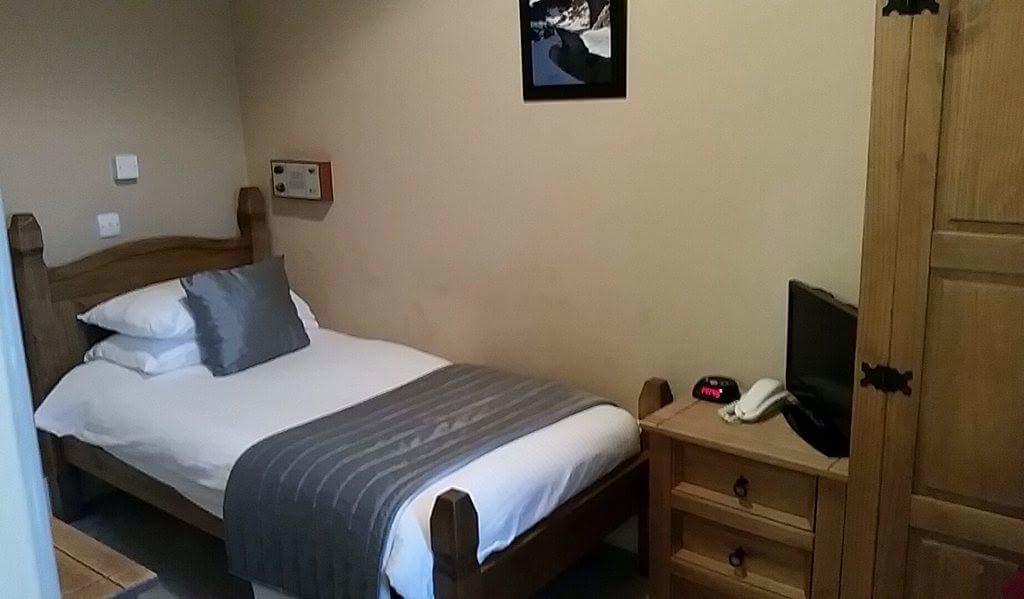 The Royal Hotel Tain Bagian luar foto