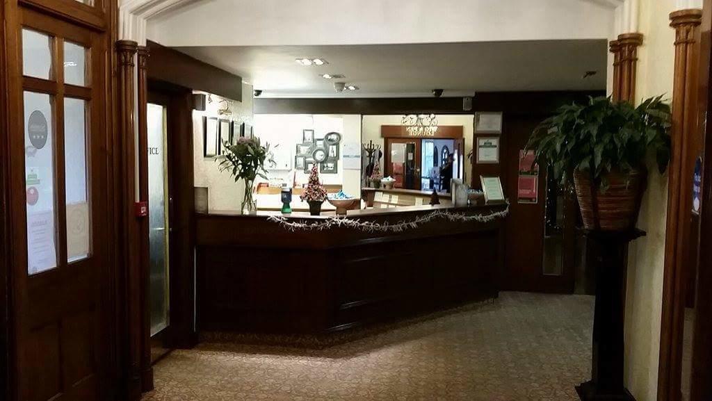 The Royal Hotel Tain Bagian luar foto