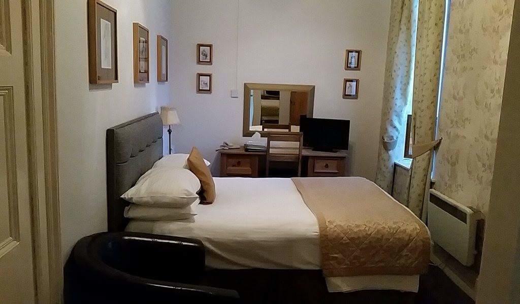 The Royal Hotel Tain Bagian luar foto