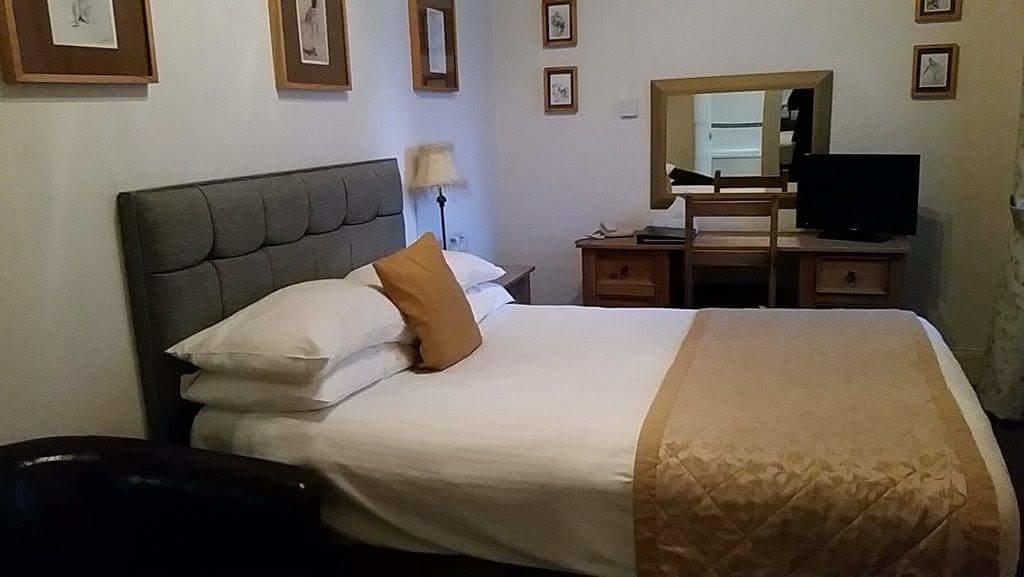The Royal Hotel Tain Bagian luar foto