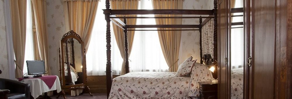 The Royal Hotel Tain Bagian luar foto