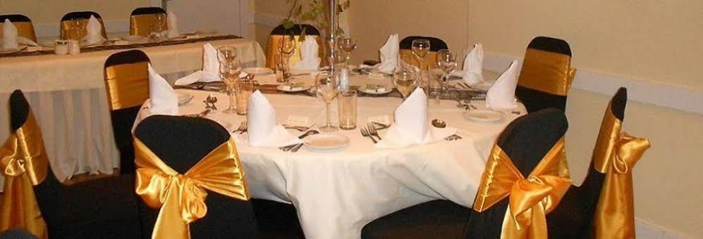 The Royal Hotel Tain Bagian luar foto